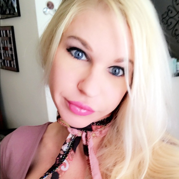 Meet your Posher, Lou Rabbit - Picture 1 of 1